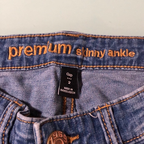 Gap Skinny Ankle Jeans - Picture 3 of 3